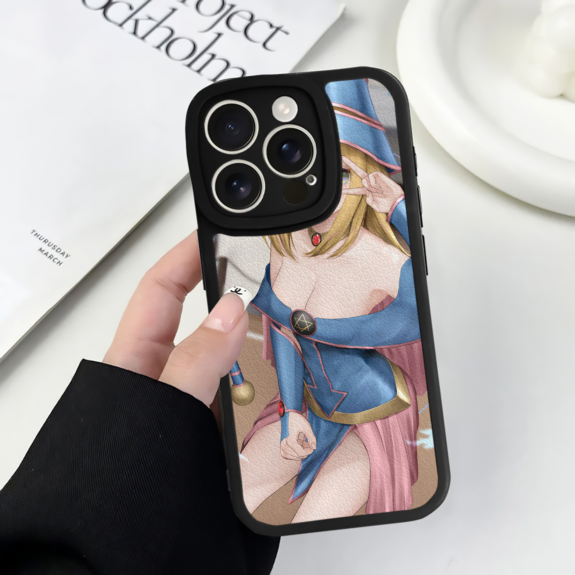 （画像用） 遊☆戯☆王 Yu-Gi-Oh! 【iPhone 16シリーズ対応】シリコンスマホケース（レザー調） 材質：シリコン